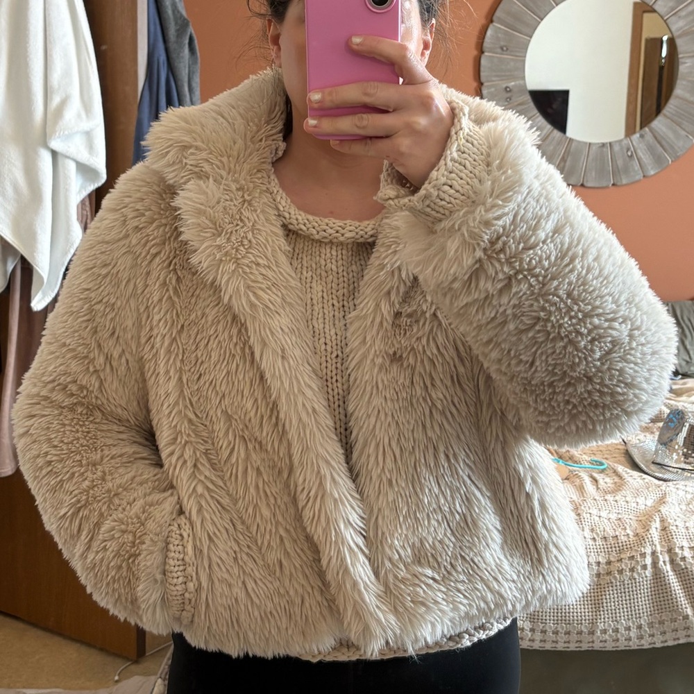 Old Navy Cream Faux Fur Collared Jacket